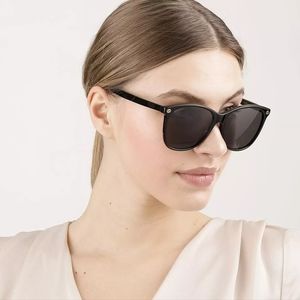 NEW Gucci Sunglasses with Case GG0024S